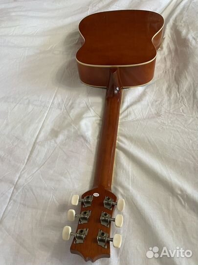 Акустическая гитара