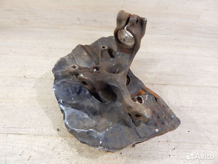 Кулак поворотный передний левый Bmw e46