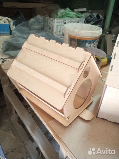 Скворечник и кормушка