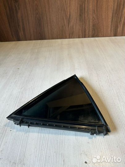 Форточка двери задняя правая Toyota Corolla 180