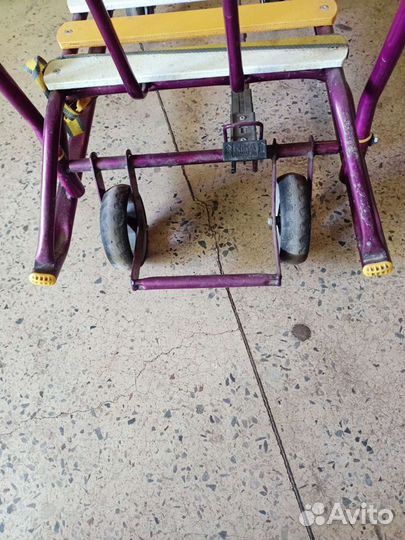 Санки на колесах с ножным переключателем