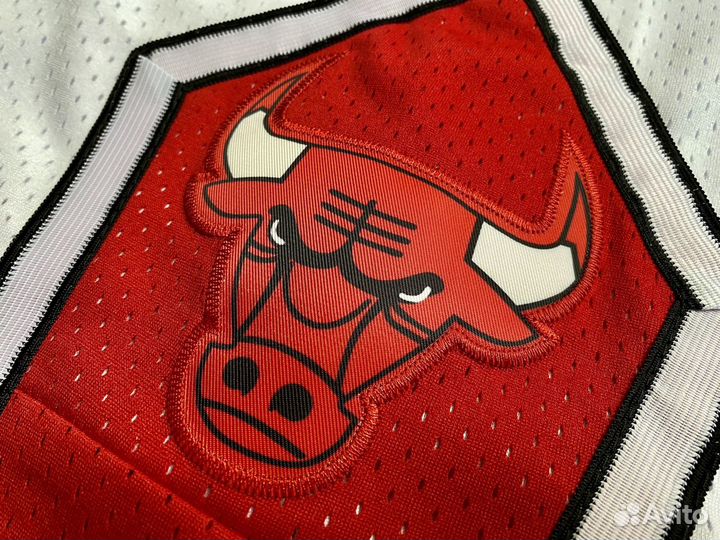 Баскетбольные шорты Chicago Bulls белые