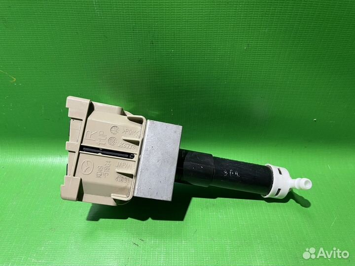 Форсунка фароомывателя правая Mazda CX-5 2012-2017