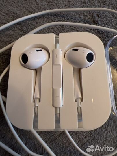 Проводные наушники