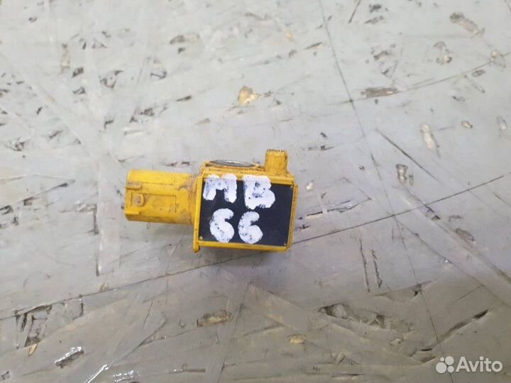 Датчик удара Mercedes E-Class W212 2.1D 2012