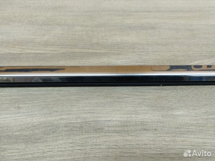 Молдинг стекла передний левый Land Rover