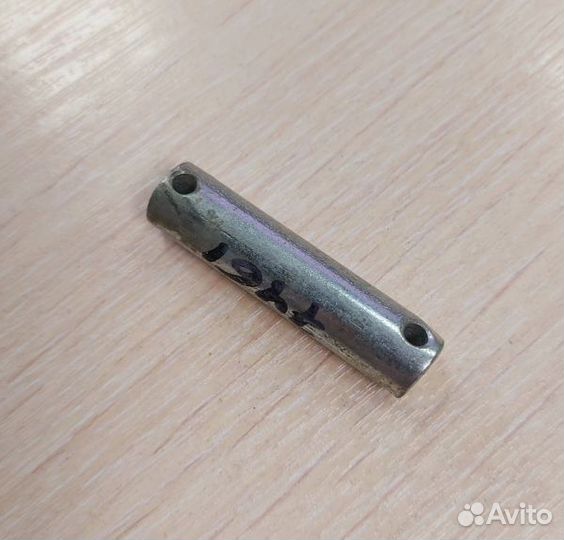 Ось для установки откидного болта на дышло всех б