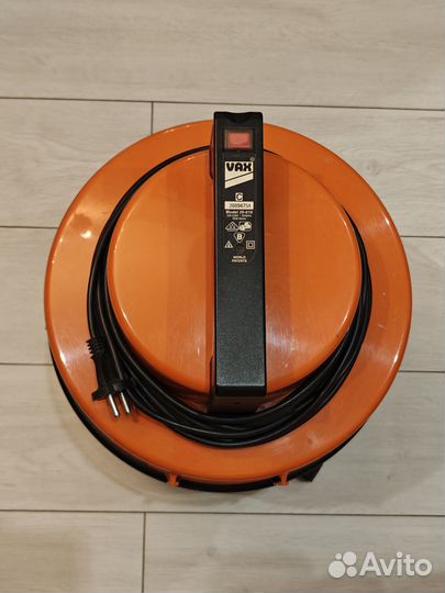 Моющий пылесос VAX 2000