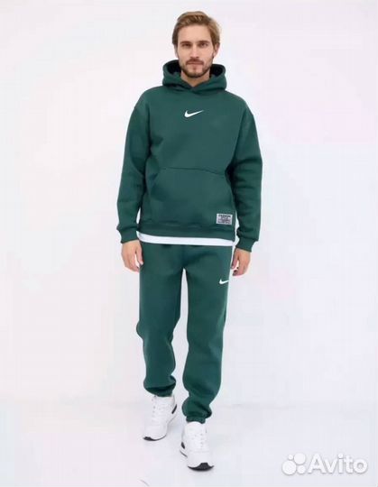 Мужской спортивный костюм