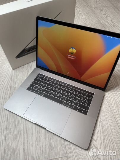 Apple macbook Pro 15 2017 256gb i7 black