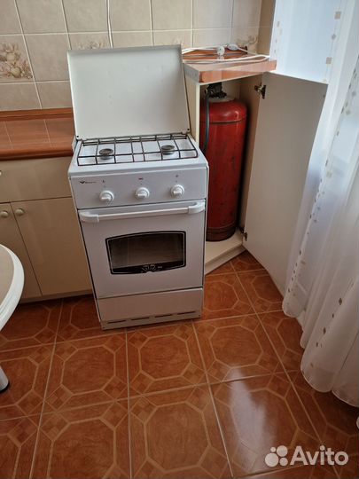 Газовая плита 2 конфорки бу, плюс газовый балон