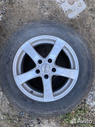 Gislaved Nord Frost 5 215/65 R16