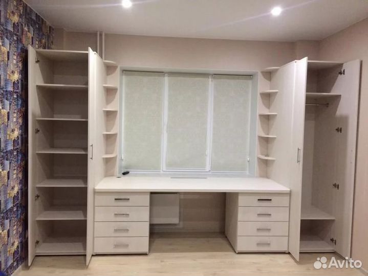 Детская рабочая зона у окна