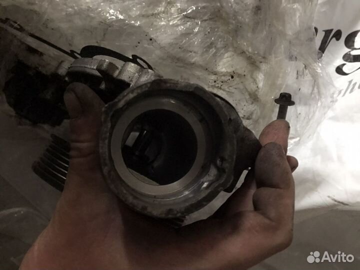 Помпа мерседес 3.5 272 мотор