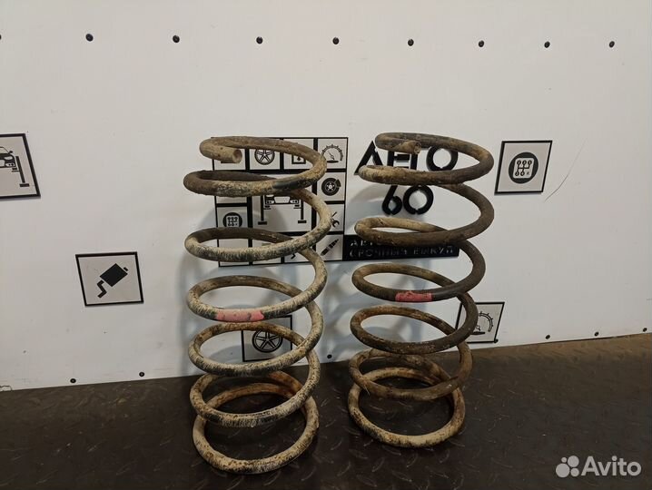 Пружина задняя для Toyota 4 Runner / Hilux Surf