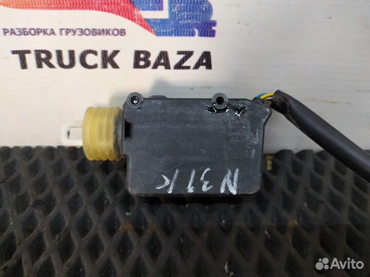 81626800121 Актуатор замка правый