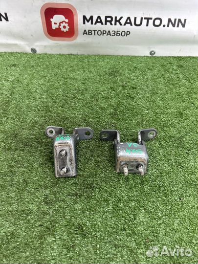 Петли двери задние левые Suzuki Sx4 1 1.6 M16A