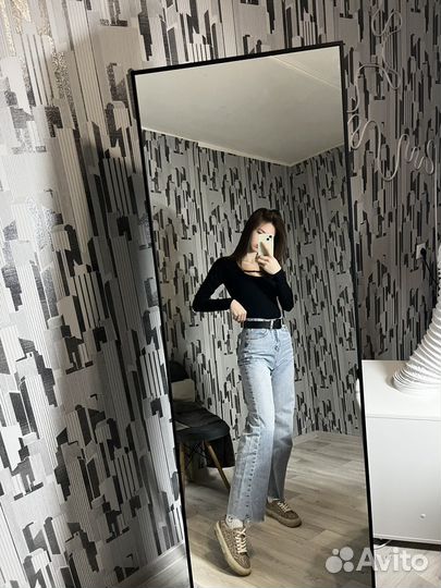 Рубашка, сумка, джинсы