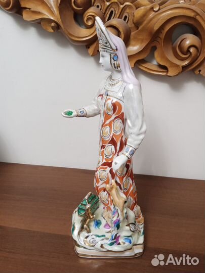 Статуэтка фарфор