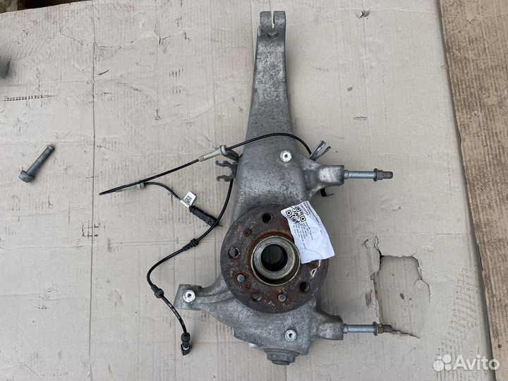 Кулак передний левый на BMW M8 F91 F92