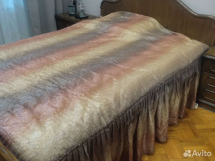 Пледы и покрывало