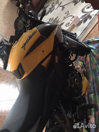 Bajaj pulsar ns 200