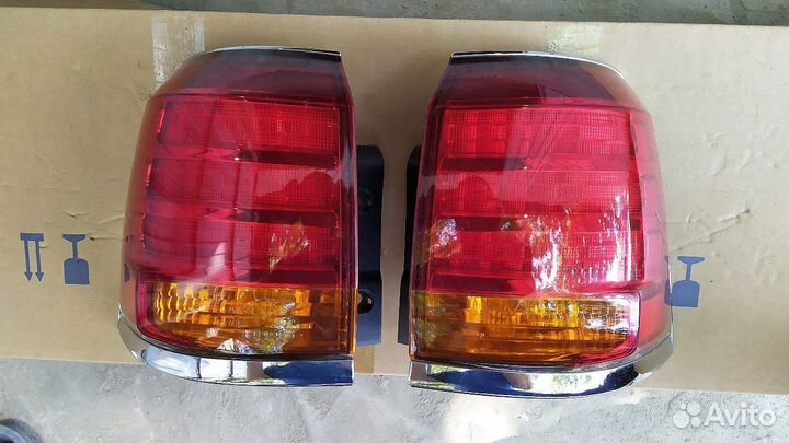 Фонарь задний на крыло Lexus LX570 2007-2011