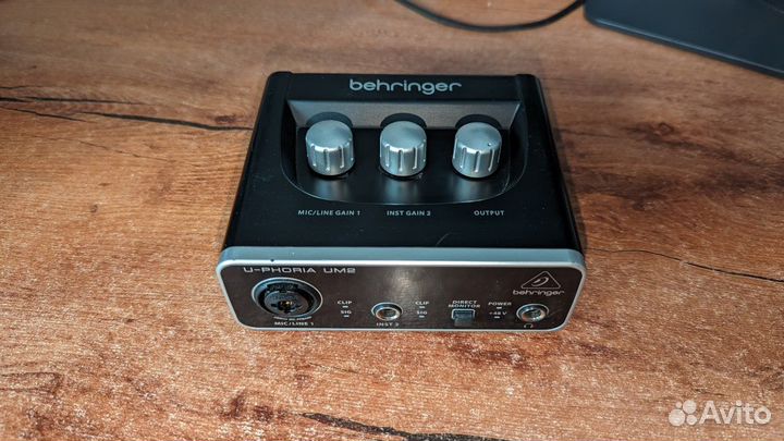 Звуковая карта behringer um2