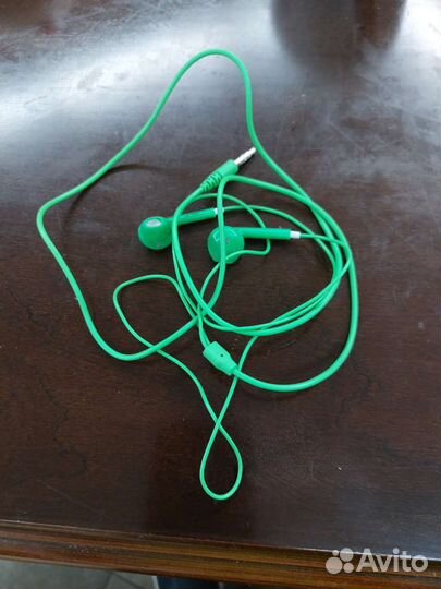 Проводные наушники