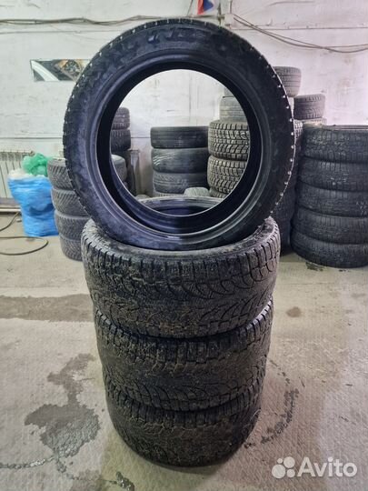 Pirelli Winter Carving Edge 275/40 R20 и 315/35 R20 106T