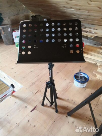 Стойка (пюпитр) для нот