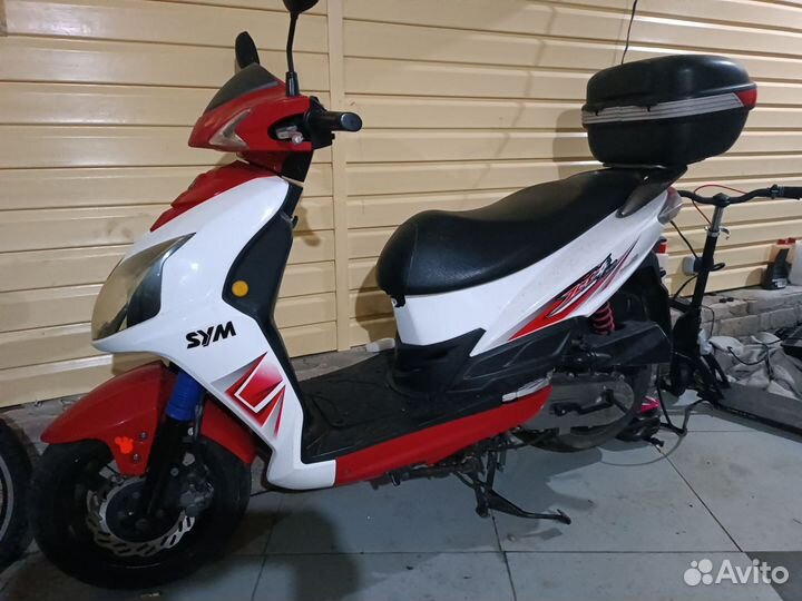 Скутер Sym