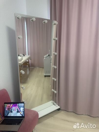 Зеркало гримерное напольное