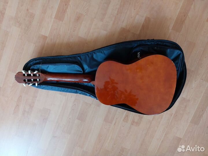 Акустическая гитара