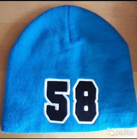 Детские шапочки, манишка (новая), подтяжки