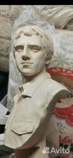 Бюст В. Высоцкого