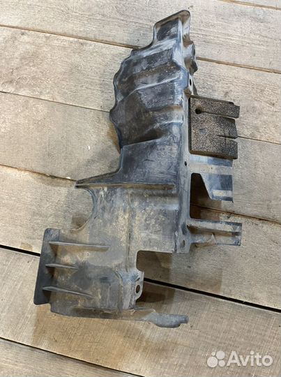 Дефлектор радиатора Toyota LC 200