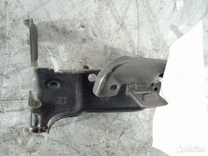 Кронштейн птф правый Honda Civic 8 FD1 4D