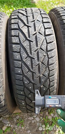 Kormoran SUV Stud 215/65 R16