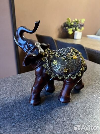 Статуэтки фигурки вазы