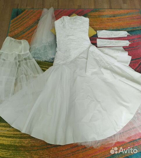 Свадебное платье