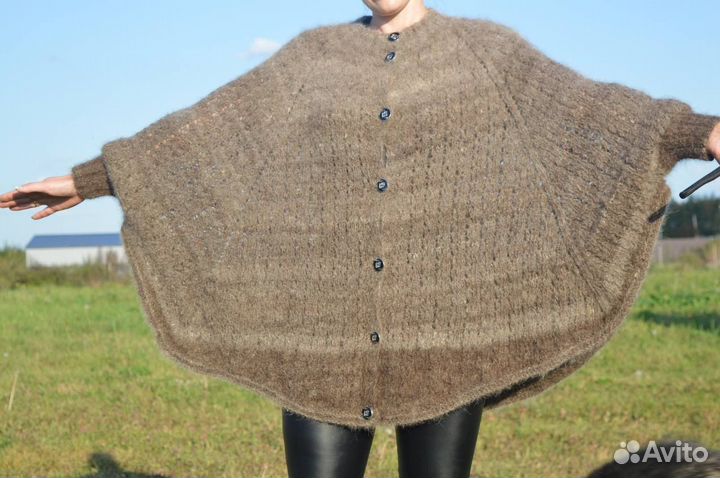 Пончо из шерсти кавказской овчарки