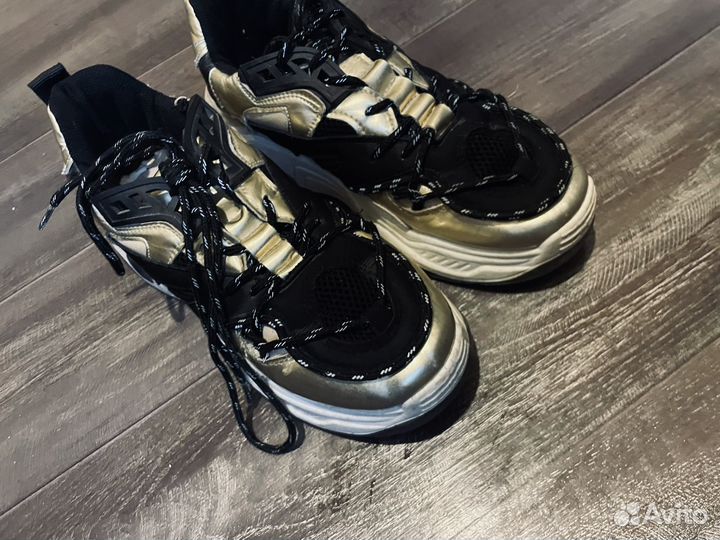 Кроссовки женские 37