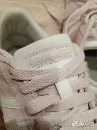 Женские кроссовки adidas