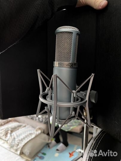 Студийный микрофон akg