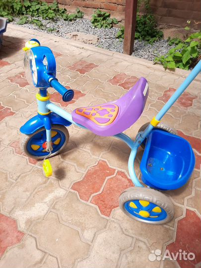 Трехколесный велосипед с ручкой