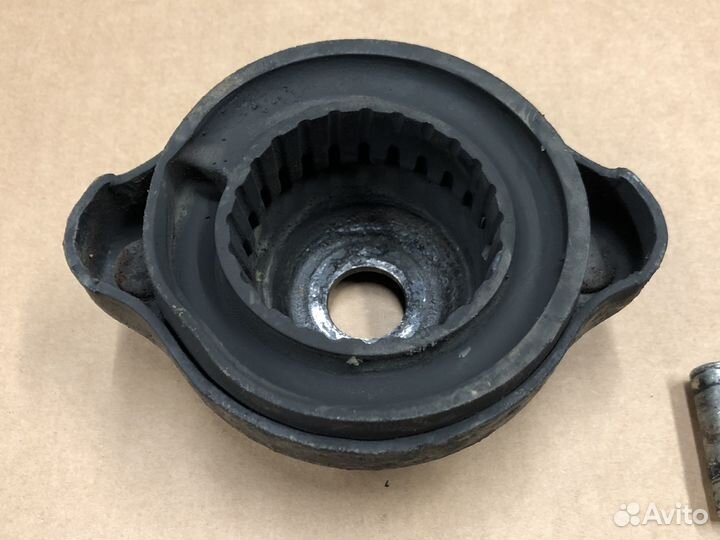 Опора заднего амортизатора Мицубиси Каризма