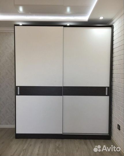 Книжный шкаф