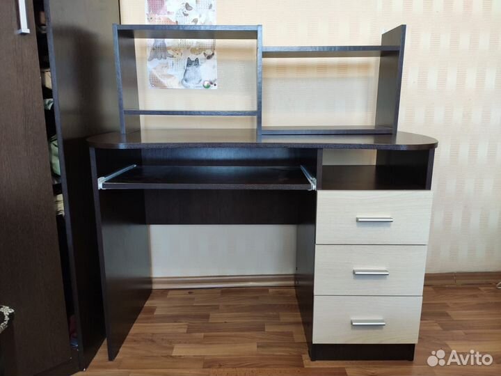 Стол письменный