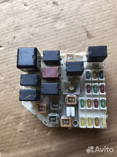 Блок предохранителей Тойота RAV4 2002(661)